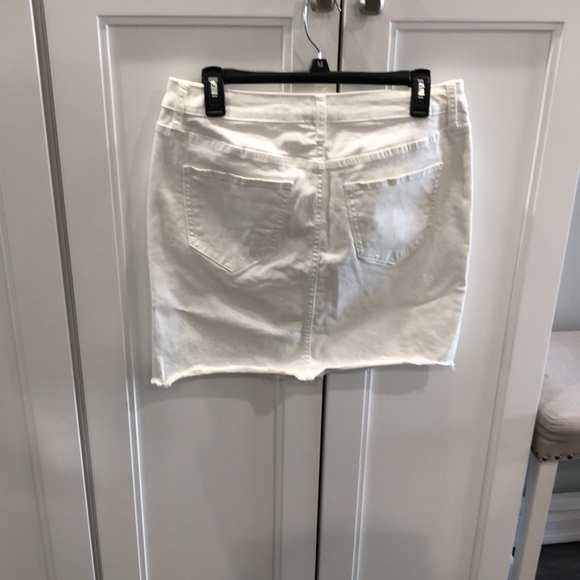 NY& CO Jean skirt with fringed hem. Button up front size 8 - Picture 2 of 3